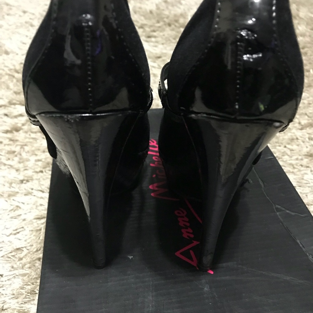 Heels - Picture 2 of 4